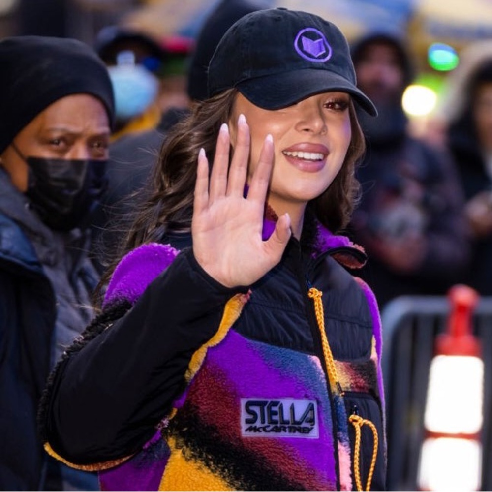 Hawkeye Marvel Studios Series Cast/Crew Fitted Hat L/XL Jeremy Renner Steinfeld